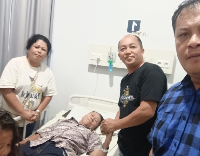 Doa di Koridor Rumah Sakit: Care Departemen YHS Dampingi Bpk. Leonard Lewu di RS. Advent