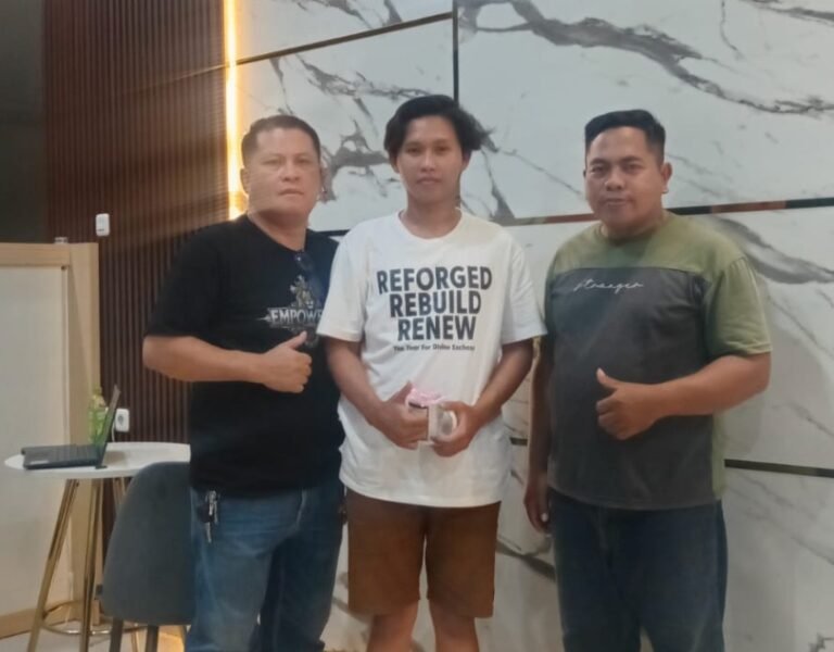 Mengawali Usia Baru dengan Doa: Marezkha Tomas Didoakan dalam Ibadah Care Department