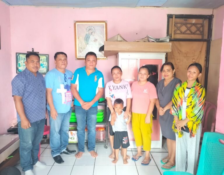 Doa yang Memulihkan: Care Departemen Hadir di Sisi Ibu Olga Tukunang yang Sedang Sakit