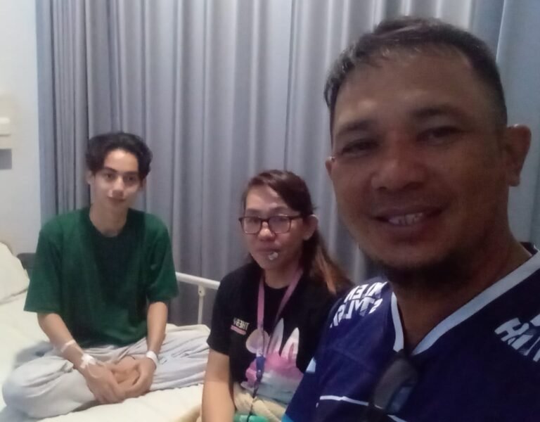 Kuatkan Semangat Generasi Muda, Tim Care Department YHS Besuk Pemuda Lionel Kalalo di RS Advent