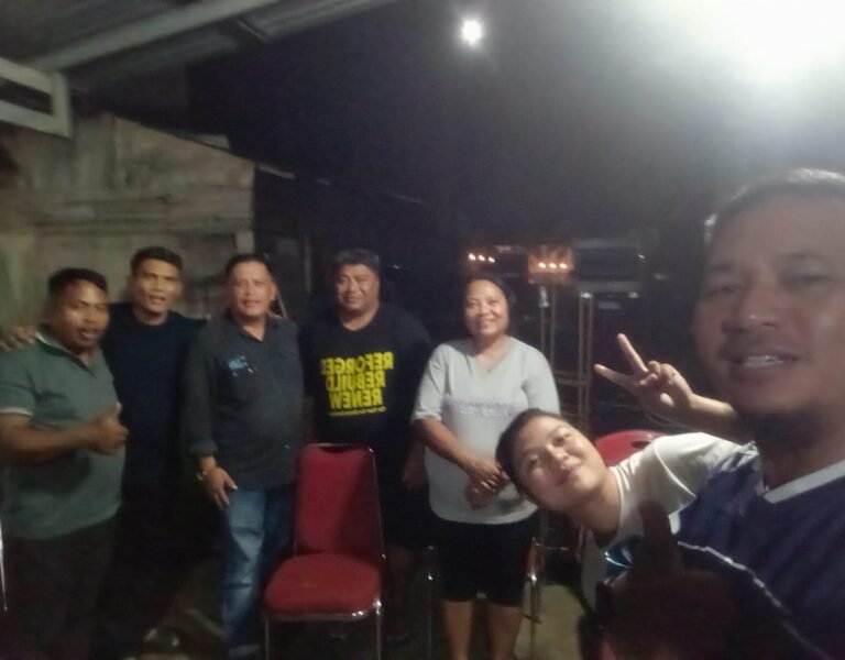 Om Engko Genap 50 Tahun, Tim Pelayan YHS Lembah Pujian Hadir Mendoakan